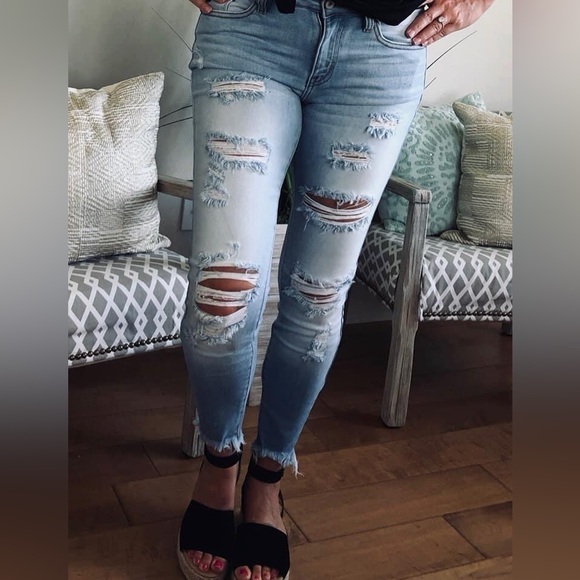 KanCan NWT Distressed Jeans size 9/28. - Picture 1 of 3